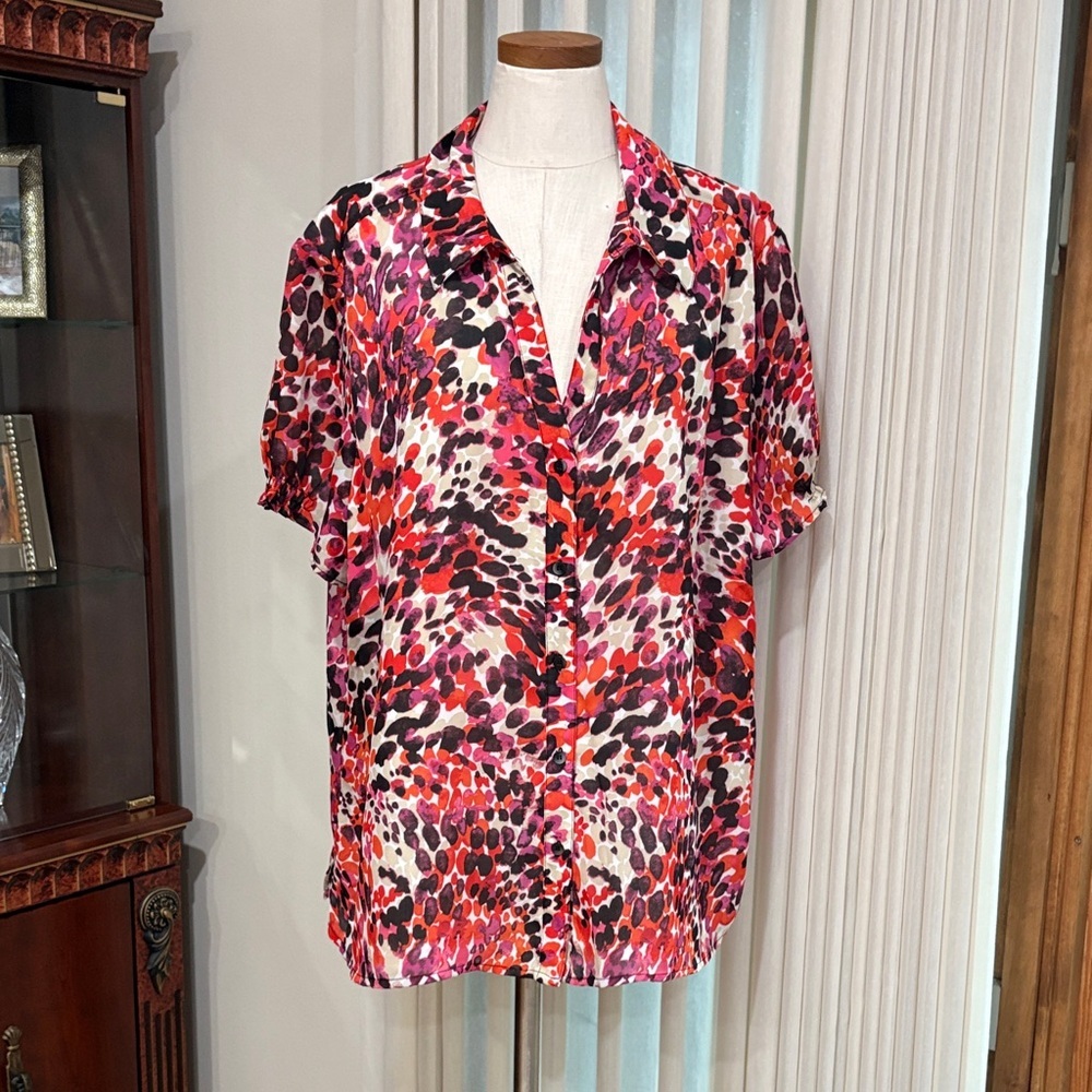 Vibrant Multi-Color Short Sleeve Button Front Blouse V neck collard lined 2X